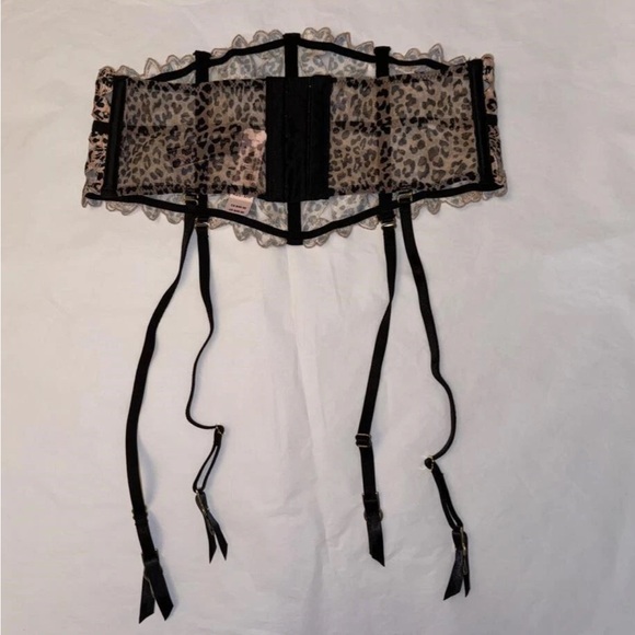 Victoria’s Secret Floral appliqué Embroidered Leopard Waist Cincher garter belt - Picture 7 of 7